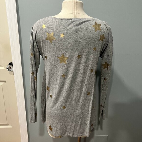 Isabella Oliver Maternity Long Sleeve Scoop Neck Gold Star Tee - Abstract - Gray - Picture 2 of 4